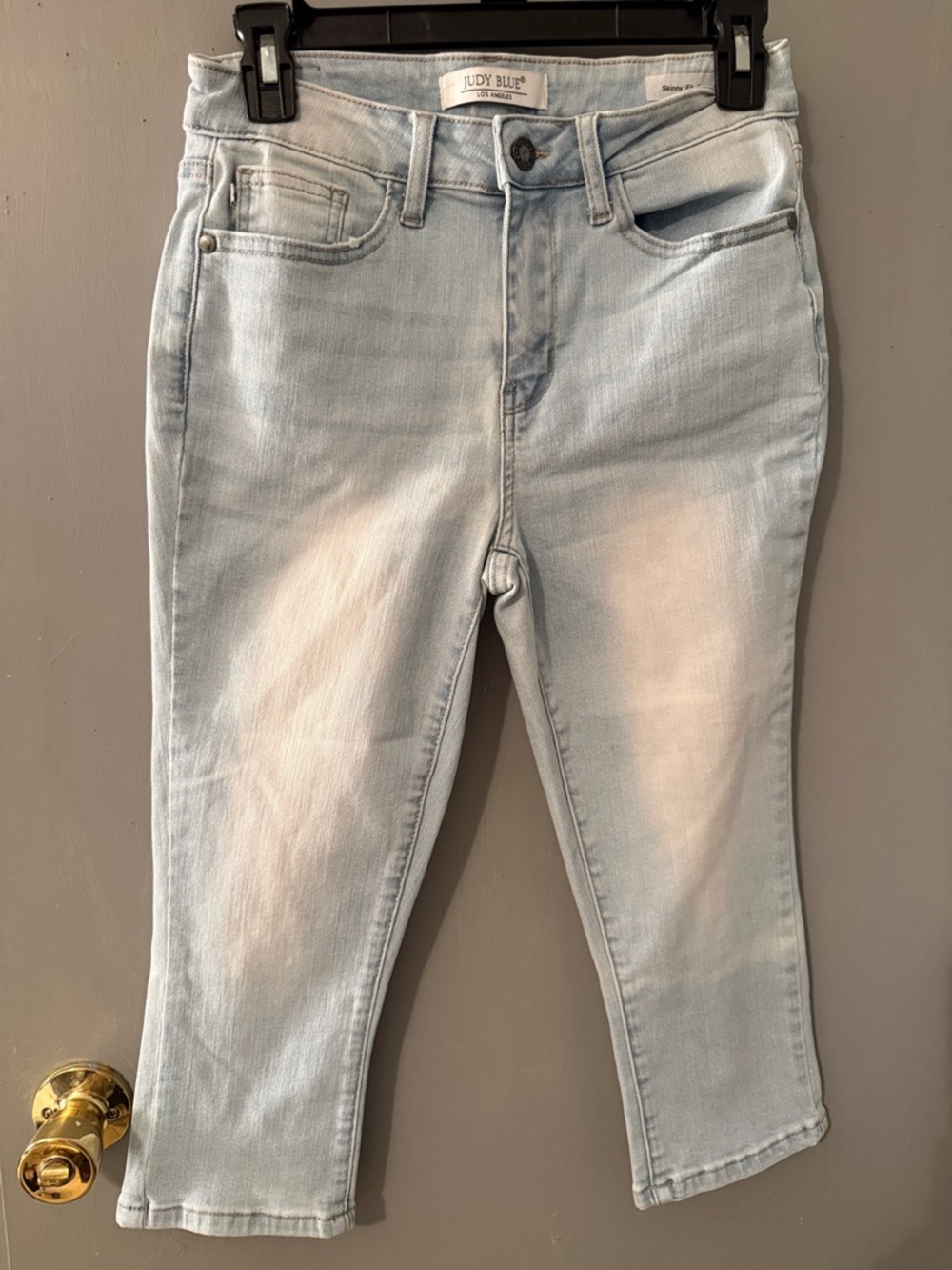 Judy Blue Light Wash Cropped Ankle Jeans